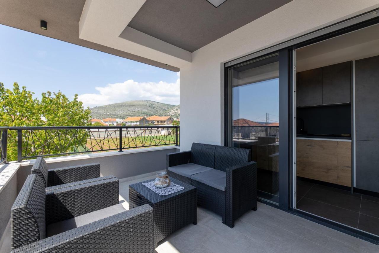 Apartments Maya & Tina Trogir Exterior foto